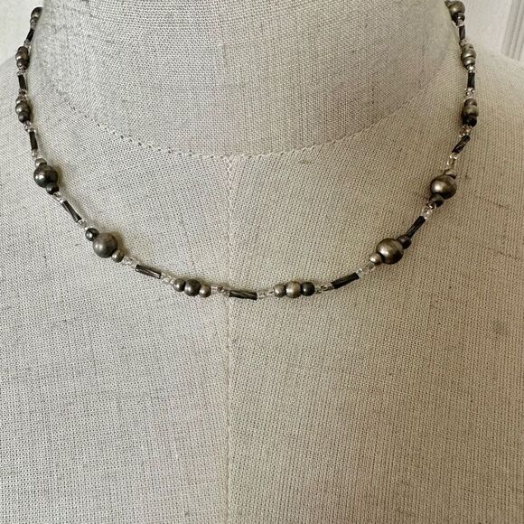 Grey beaded necklace - Picture 3 of 8